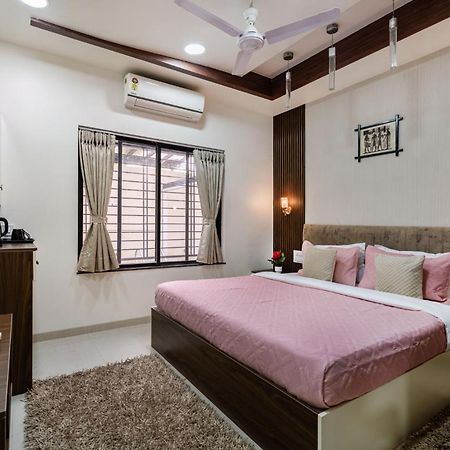 Serenity Meadows With Pool By Veo - Part Of Stayvista Nashik Eksteriør billede