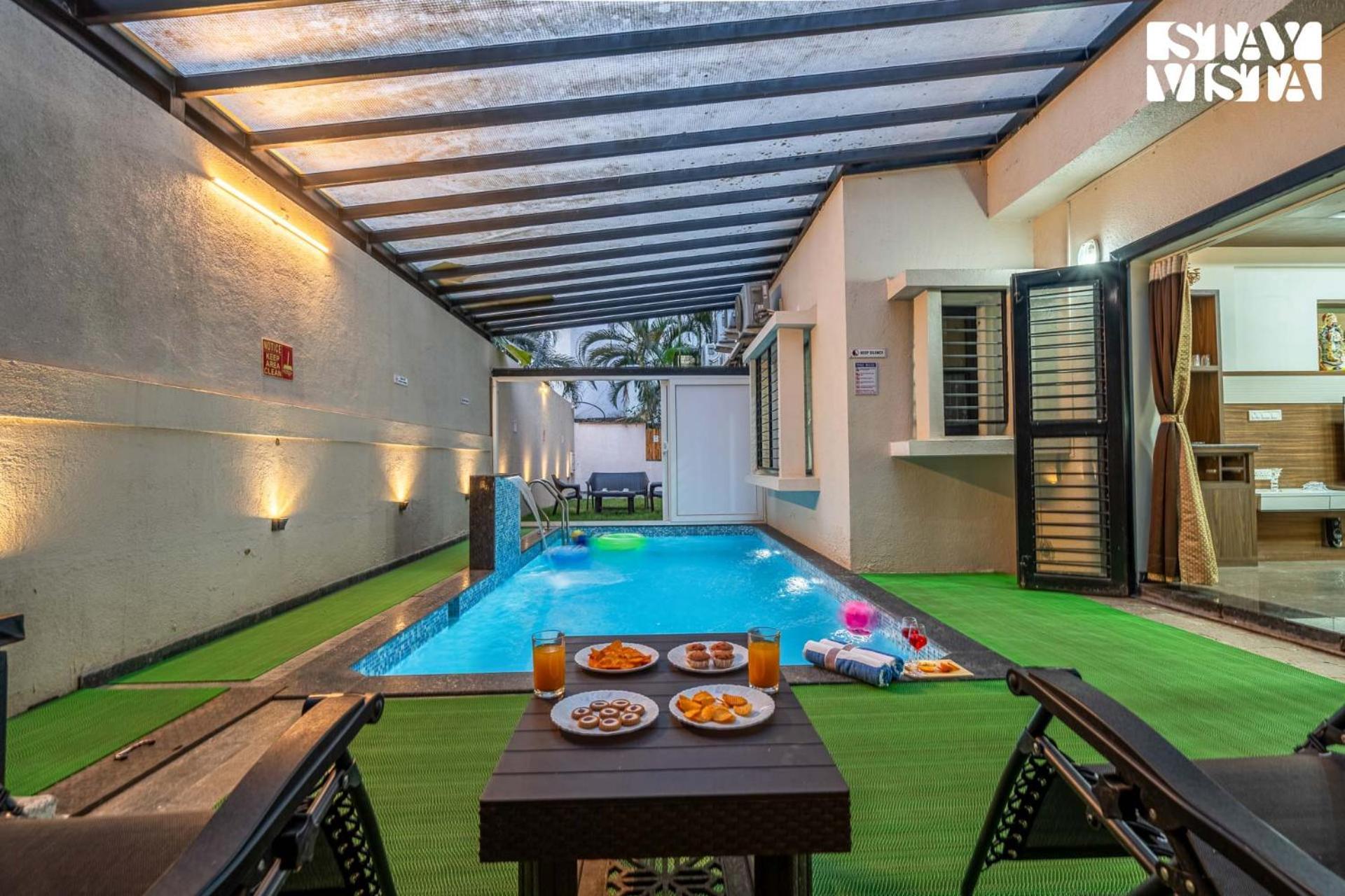 Serenity Meadows With Pool By Veo - Part Of Stayvista Nashik Eksteriør billede